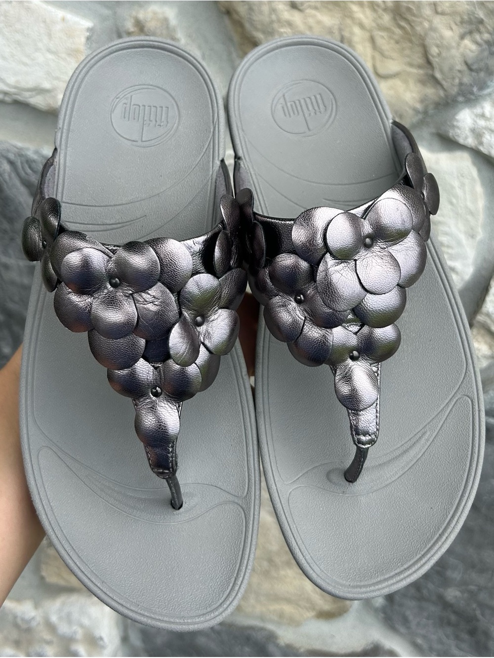 Fitflop Sandals Size 8 Metallic Gray Floral Casual Thong Flip Flop Comfort Shoes